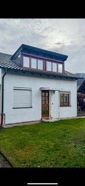 Foto - Einfamilienhaus mit Garten, Terasse, Balkon, Doppelgarage