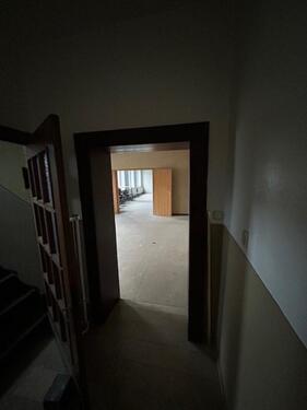 Foto - BüroPraxisetage in gepfl. Gewerbegebäude zum Eigen-Renovieren