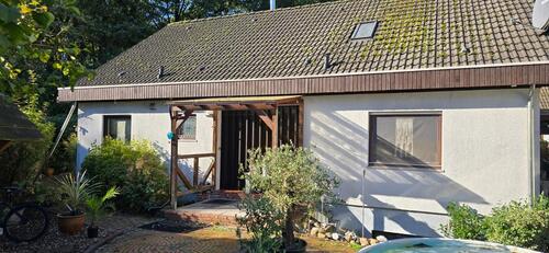 Foto - freistehendes Einfamilienhaus direkt am Wald mit Pool
