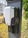 Foto - Moderner E-Stellplatz mit Ladesäule