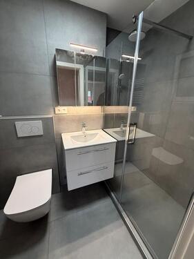Foto - Renovierte 2-Zimmer-Wohnung mit Balkon&Tiefgarage(Erbpacht)