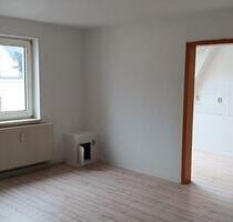 geräumige Dachgeschoss Etagenwohnung! großes Bad+Wanne+3 Zimmer! #DD51 - Freital