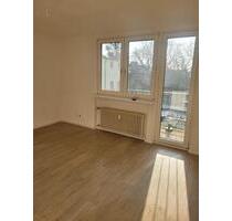 1ZW WOHNUNG BALKON WANNENBAD KÜCHE NEU RENOVIERT ALLE ZIMMER TAGESLICHT TOPLAGE AM WILHELMSPLATZ FUSSLÄUFIG S BAHN ALDI REWE FUSSGÄNGERZONE BLEICHSTR 51 - Offenbach am Main