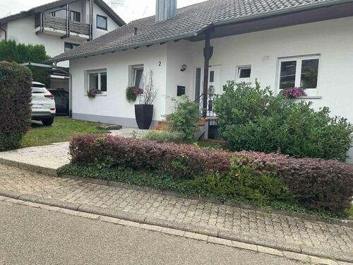 Foto - Gepflegtes Einfamilienhaus mit Einliegerwohnung in ruhiger Lage.