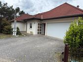 Foto - Großzügiger Bungalow mit Einliegerwohnung, Pool und Doppelgarage