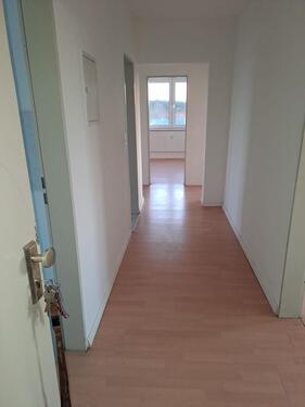Foto - 4-Raumwohnung, teilrenoviert mit Kellerraum