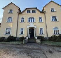 Charmante 2,5-Zimmer-Wohnung im sanierten Herrenhaus in idyllischer Lage - Ebersbach