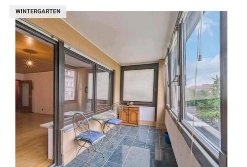Foto - moderne Möbliertes Wohnung mit Winterbalkon mit Aufzug