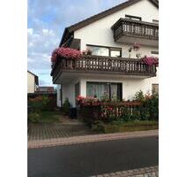 Gärtringen: Freistehendes Zweifamilienhaus mit ausgebautem DG