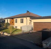 Bungalow mit Einliegerwohnung ---- Provisionsfrei--- - Litzendorf
