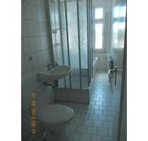 Günstige sanierte 4-Raum-Whg., Laminatboden, Wanne, Gäste-WC - Halle (Saale) Büschdorf
