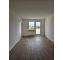 gut geschnittene 3-Raum-Wohnung mit Wannenbad, Südbalkon und Keller - Schwerin Gartenstadt