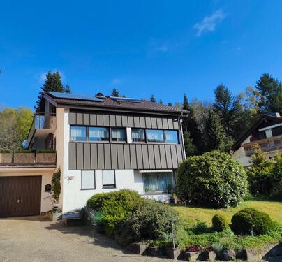 Foto - Geräumiges Einfamilienhaus mit Garage und wunderschöner Aussicht