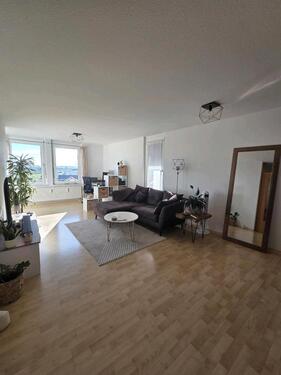 Foto - Attraktive 2,5-Zimmer-Wohnung mit Balkon, Einbauküche, Aufzug