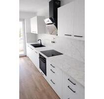 Neu Renovierte Helle 3-Zimmer-Wohnung mit Balkon, Aufzug & Top-Lage in Augsburg-Pfersee