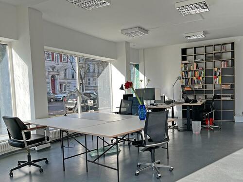 Foto - Büroplätze in alter Glaserei mit wunderschöner Mosaikfassade