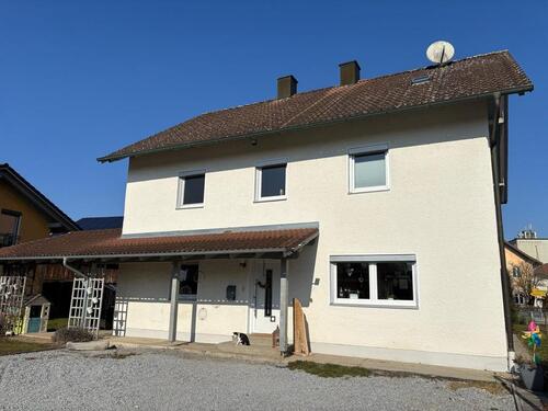 Foto - Schönes Einfamilienhaus mit Doppelgarage und kleinem Garten