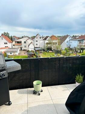Foto - 2,5-Zimmer-DG-Wohnung mit Weitblick, Balkon und Klimaanlage