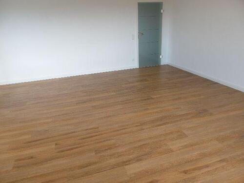Foto - ERSTBEZUG 2023! Helle 3 Zimmer-Whg. mit Whirlpool, Balkon, Einbauküche, Garage und Gäste-WC!