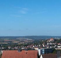 Helle DG-Wohnung mit herrlicher Aussicht – ruhige zentrale Lage - Petersberg