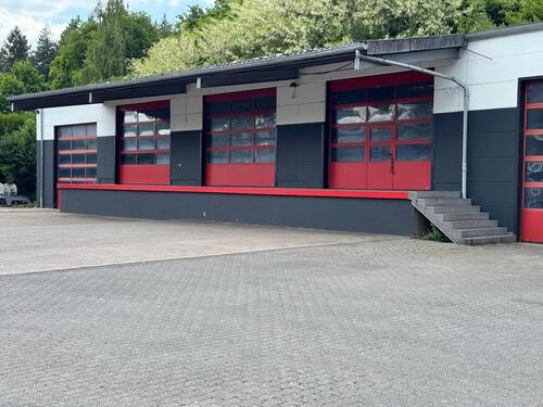 Foto - Vielseitig nutzbare Gewerbehalle ca, 360 m2,mit freistehendem Büro ca.65m2, Lagerflächen und Parkplätze