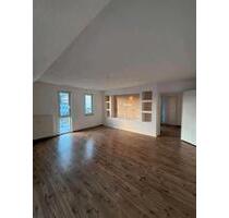 Schöne 4-Zimmer-Wohnung (90 m²) mit viel Platz & Tiefgarage - Schwandorf