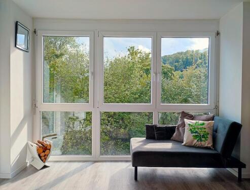 Foto - Stilvolle 2,5-Zi.-Designwohnung mit Wintergarten, voll möbliert, TG-Stellplatz & Blick ins Grüne