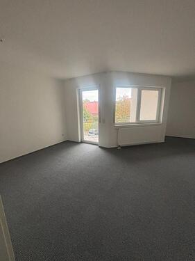 Foto - Renovierte, helle 2-Zimmerwohnung mit Balkon und PKW-Stellplatz
