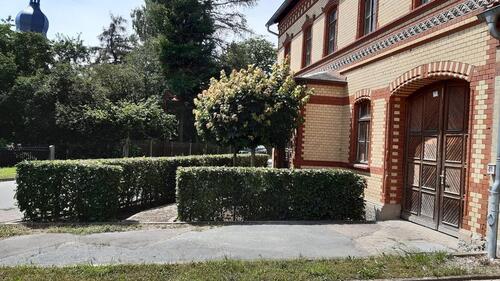Foto - Repräsentatives Haus in ruhiger Lage mit Brunnen und Stellplätzen