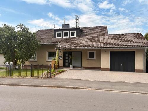 Foto - Großes Wohnhaus mit Einliegerwohnung *Provisionsfrei*
