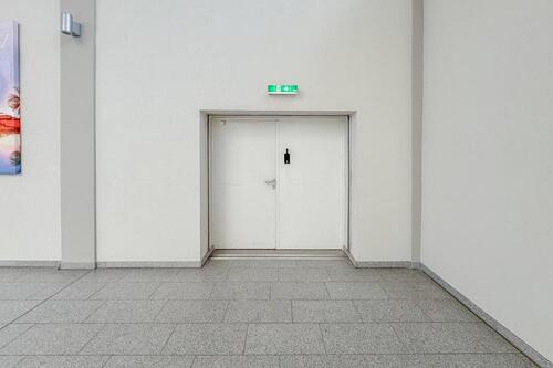 Foto - ÜBERWACHTES LAGER MIT STROM & WASSER – 54 m² – STELLPLATZ – LASTENAUFZUG – AUFZUG – SICHERHEITSSERVICE