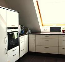 Schöne 2,5 Zimmer DG-Wohnung in HEF mit Einbauküche und Garage - Bad Hersfeld