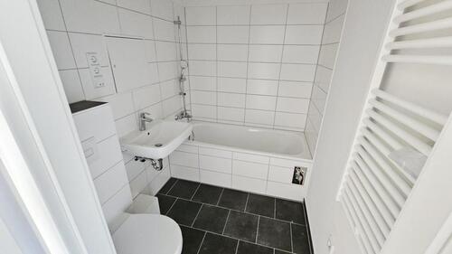 Foto - ! Frisch saniert - Ihre Schlüssel zum Glück warten ab Februar 2026 auf Sie!