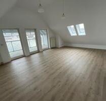 2,5-Zimmer-Dachgeschosswohnung mit großem Balkon, TG-Stellplatz m - Albstadt Gemarkung Onstmettingen