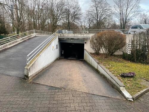 Foto - Parkplatz Tiefgarage Frankfurt Sossenheim Siegener Str.
