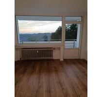 Sanierte, renovierte und neumöbilierte 2-Zimmer-Wohnung mit Garag - Bergneustadt
