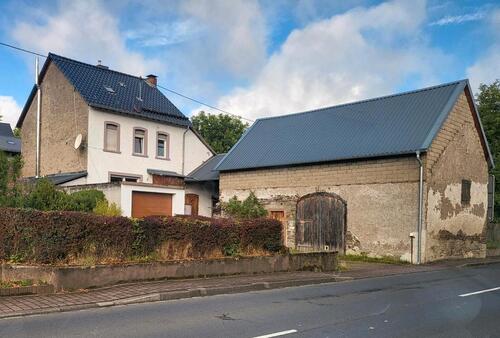 Foto - Uriges Einfamilienhaus mit großem Garten und Nebengebäuden