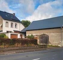 Uriges Einfamilienhaus mit großem Garten und Nebengebäuden - Mehren