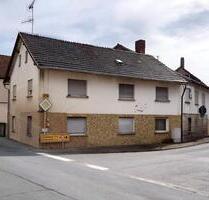 Ehemaliges landwirtschaftliches Anwesen mit Wohnhaus und Stall - Maroldsweisach
