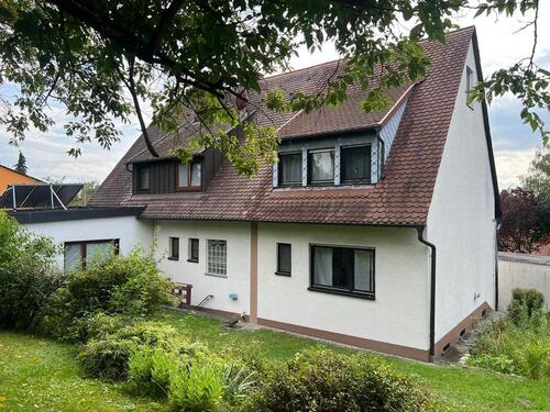 Foto - Gepflegtes Haus in Toplage von Bubenreuth - provisionsfrei -