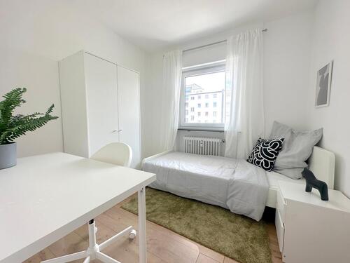 Foto - Freies Zimmer in unserer moderner 4er-WG in Mannheim - Stadtmitte – L14!