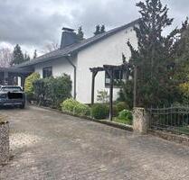Charmantes Bungalow mit Garage, Wintergarten, voll unterkellert - Neustadt bei Coburg