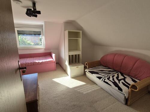 Foto - Gemütliche DG-Wohnung ideal für Singles, für 2 Jahre zu vermieten, verkehrsgünstig