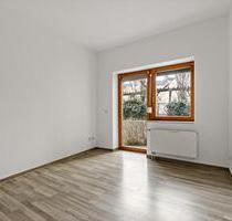 Zentrale 2-Raum-EG-Wohnung mit Balkon und Einbauküche in Weißenfels