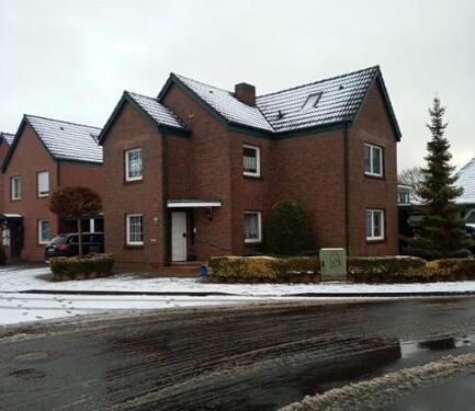 Foto - Frisch sanierte 3-Zimmer-Wohnung mit Balkon in Leer-Loga