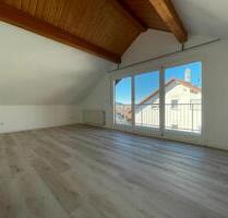 Helle 3-Zi.-DG-Wohnung mit Balkon, Klimaanlage & EBK - Geisingen