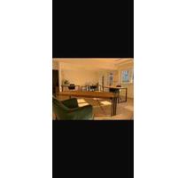 Schreibtisch in kreativem Umfeld - Köln