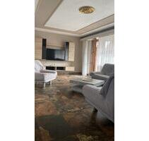 Großzügige 7-Zimmer-Wohnung - 1.700,00&nbsp;EUR Kaltmiete, ca.&nbsp; 180,00&nbsp;m&sup2; in Neckartailfingen (PLZ: 72666)