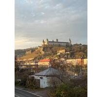 Möblierte Wohnung mit Balkon zur Zwischenmiete am alten Kranen - Würzburg