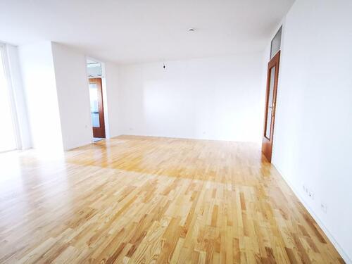 Foto - Geräumige 3-Zimmer-Wohnung mit 84 m² und verglastem Balkon